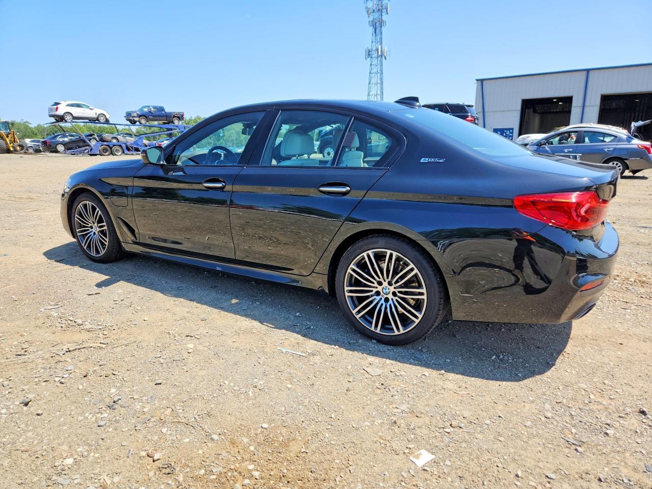 2018 BMW 530Xe - Фото 2