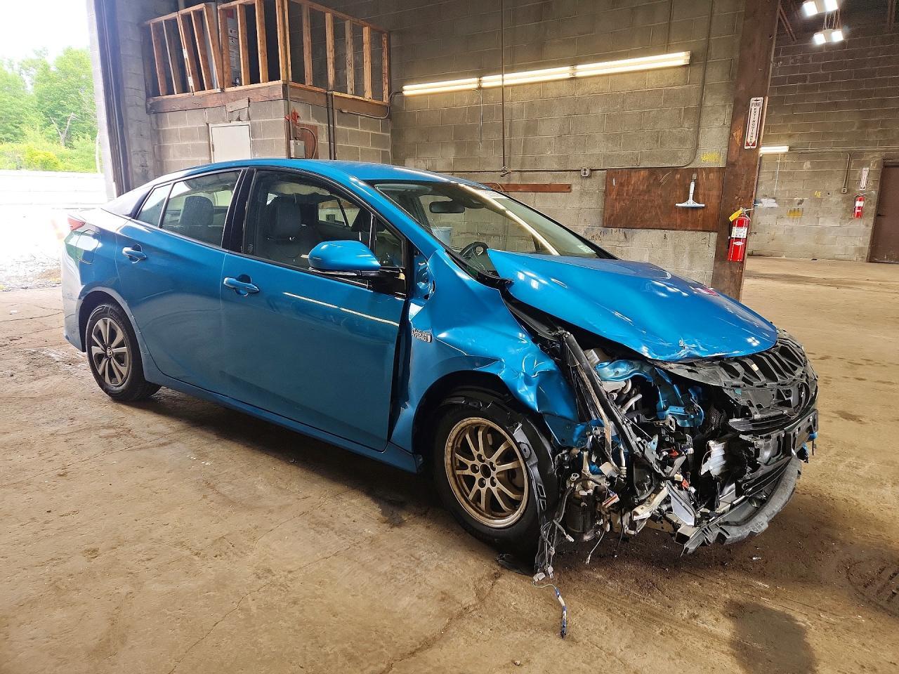 2017 Toyota Prius Prime Premium - Image 4