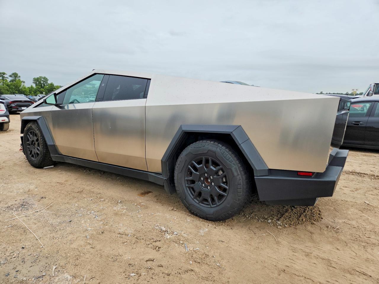 2024 Tesl Cybertruck - Фото 2