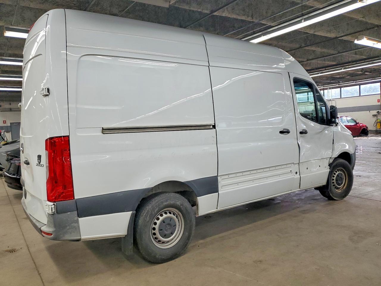 2021 Mercedes-Benz Sprinter 2500 - Фото 3