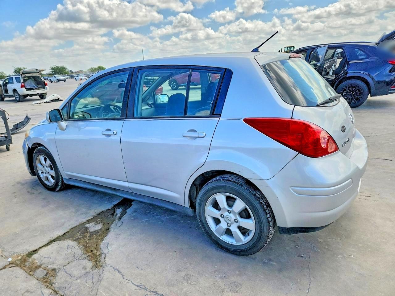 2009 Nissan Versa S/Sl - Фото 2