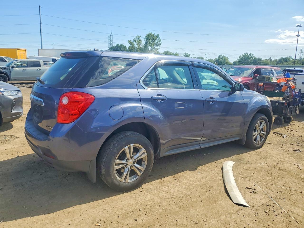 2014 Chevrolet Equinox Ls - Image 3