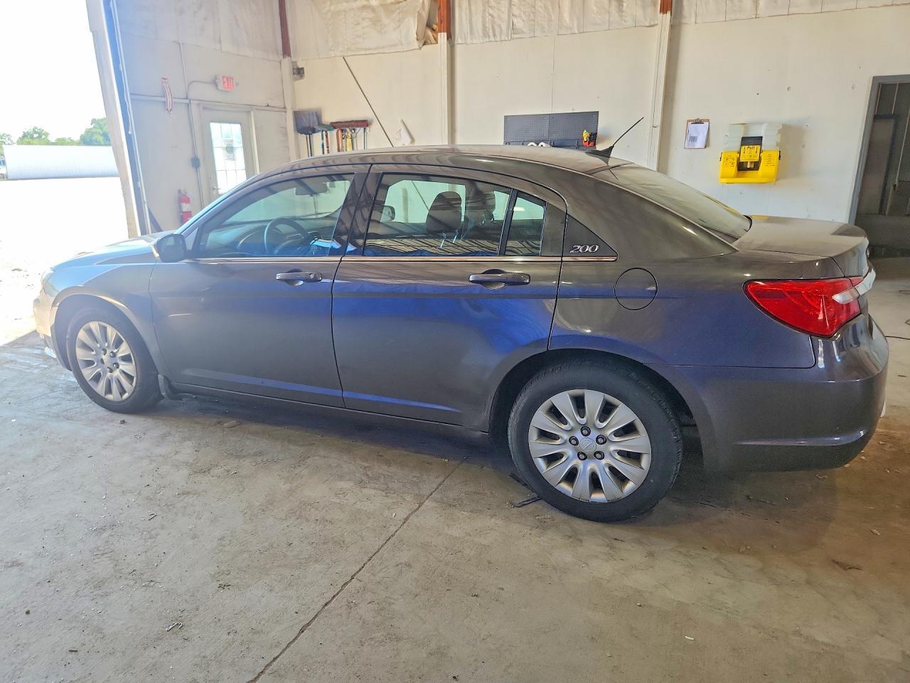 2014 Chrysler 200 Lx - Фото 2