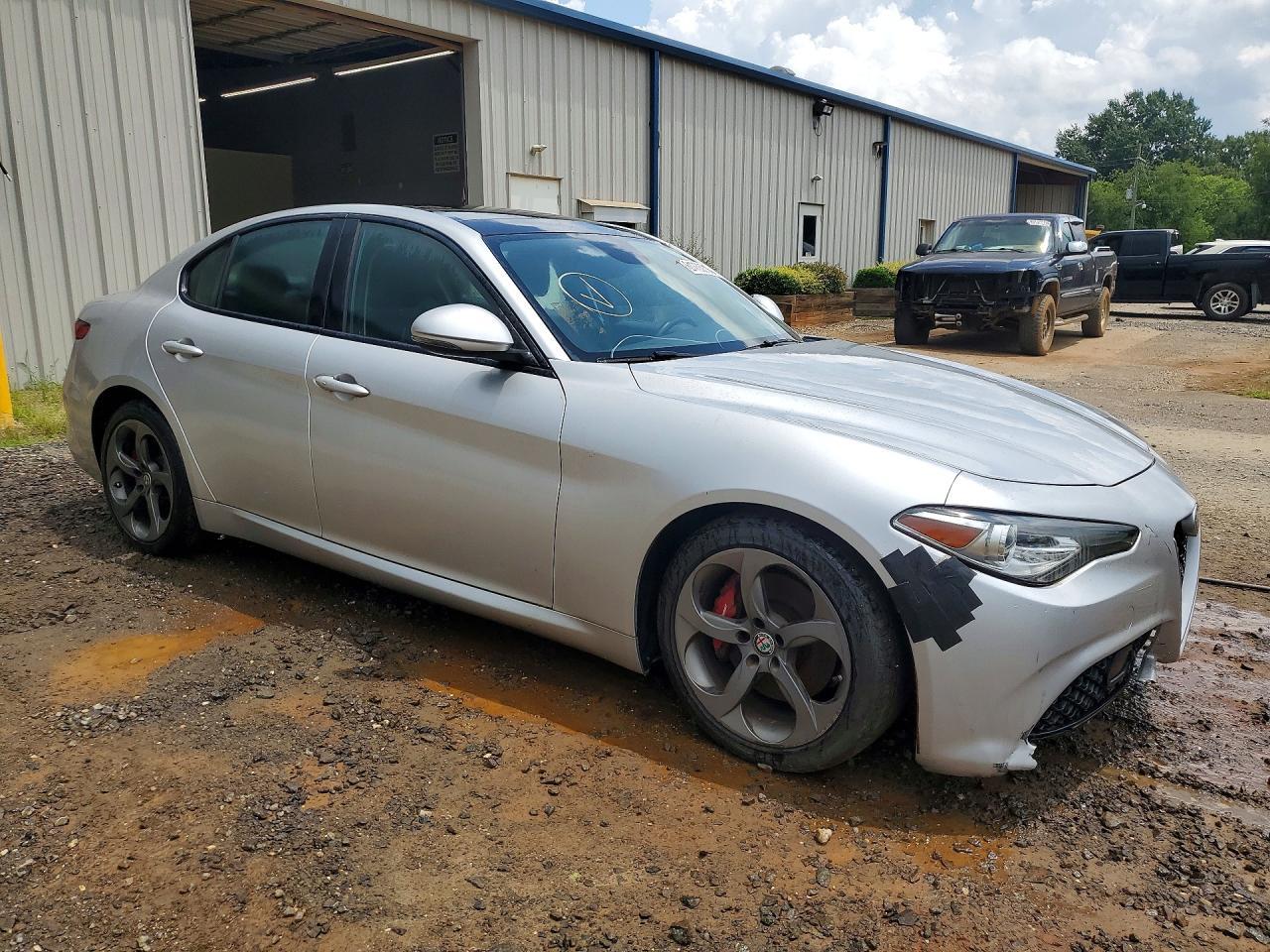 2017 Alfa Romeo Giulia - Фото 4
