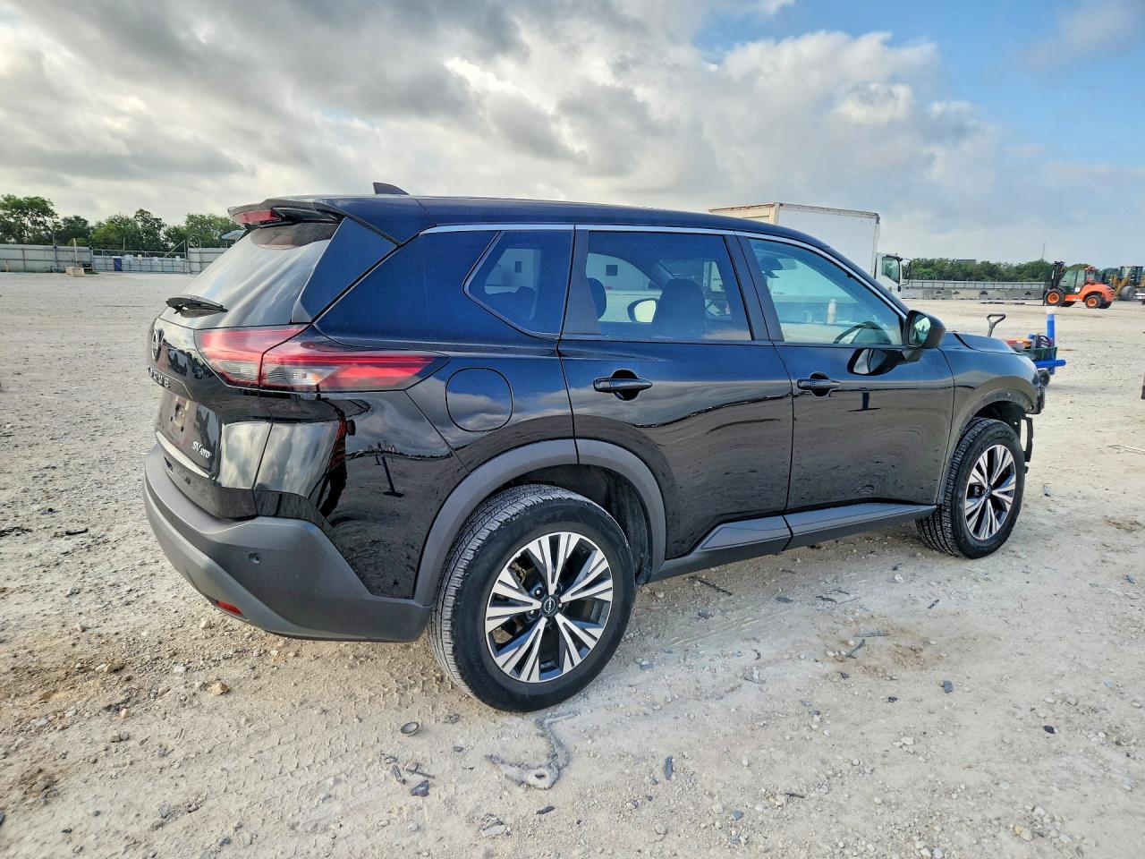 2023 Nissan Rogue Sv - Фото 3