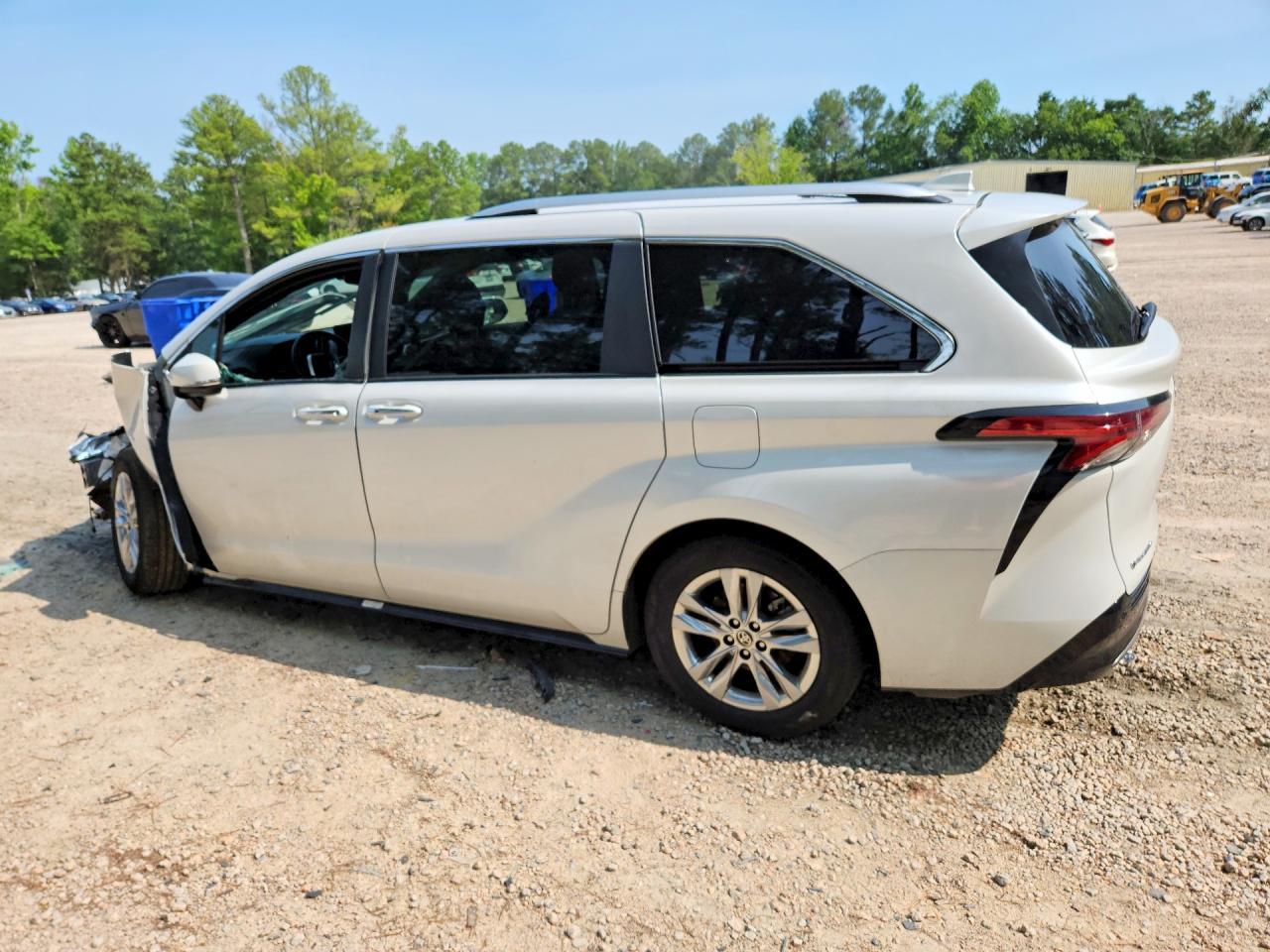 2025 Toyota Sienna Limited 7-Passenger - Фото 2