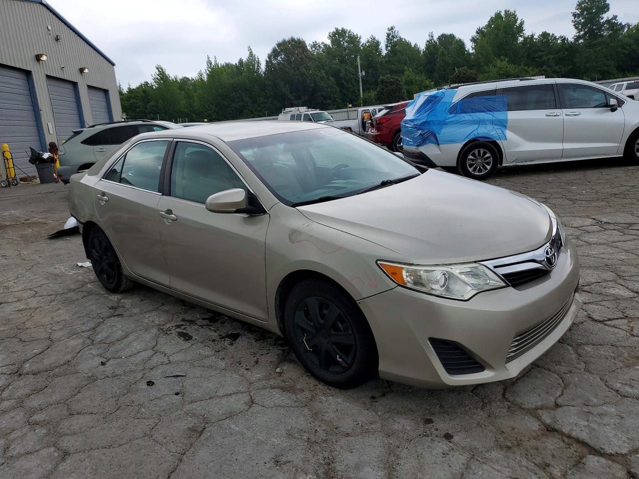 2013 Toyota Camry Le - Фото 4