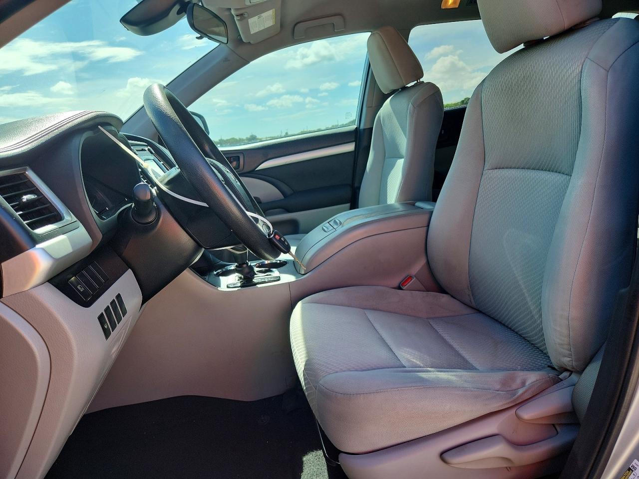 2019 Toyota Highlander Le - Image 7