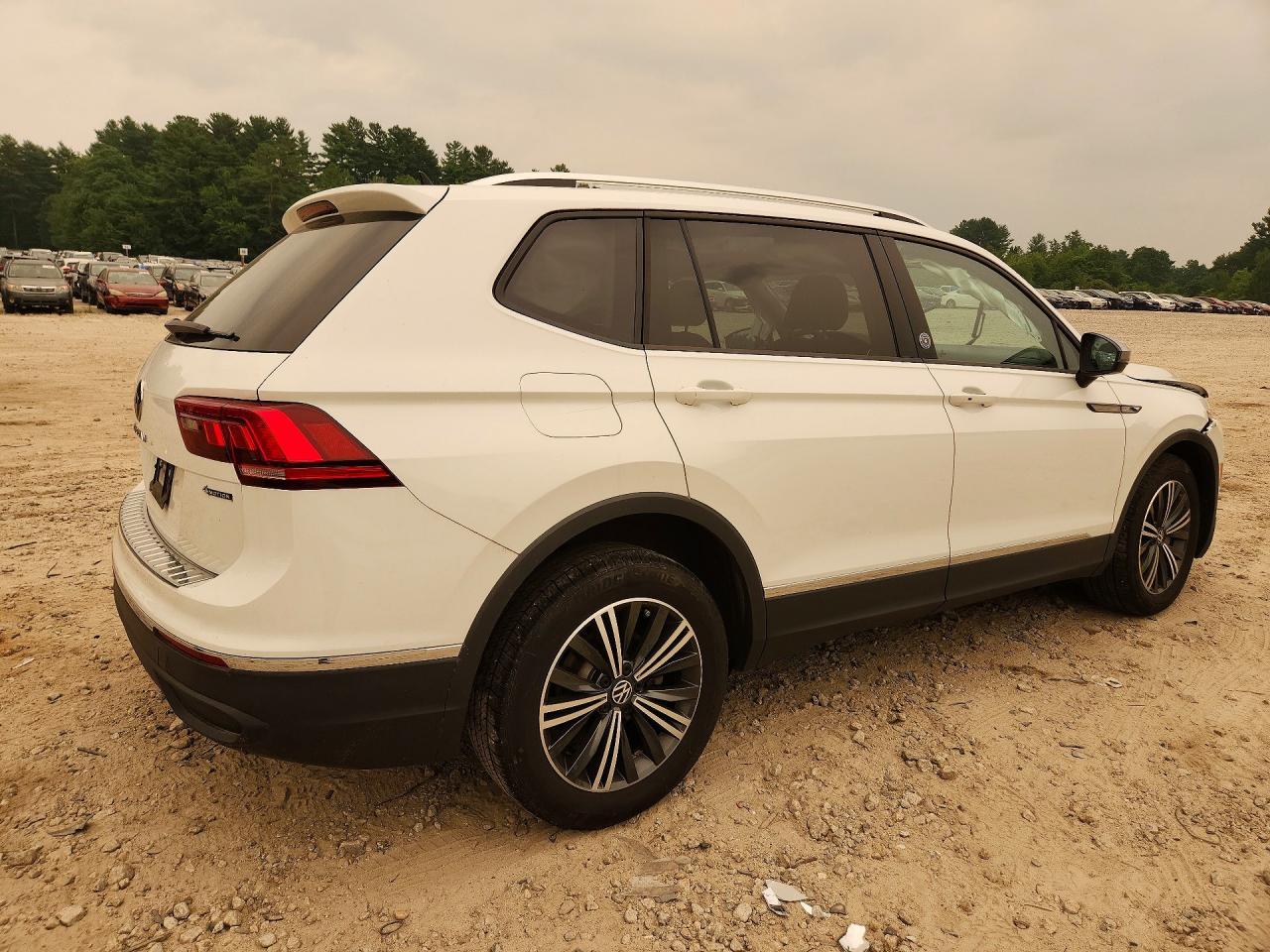 2024 Volkswagen Tiguan Wolfsburg - Image 3