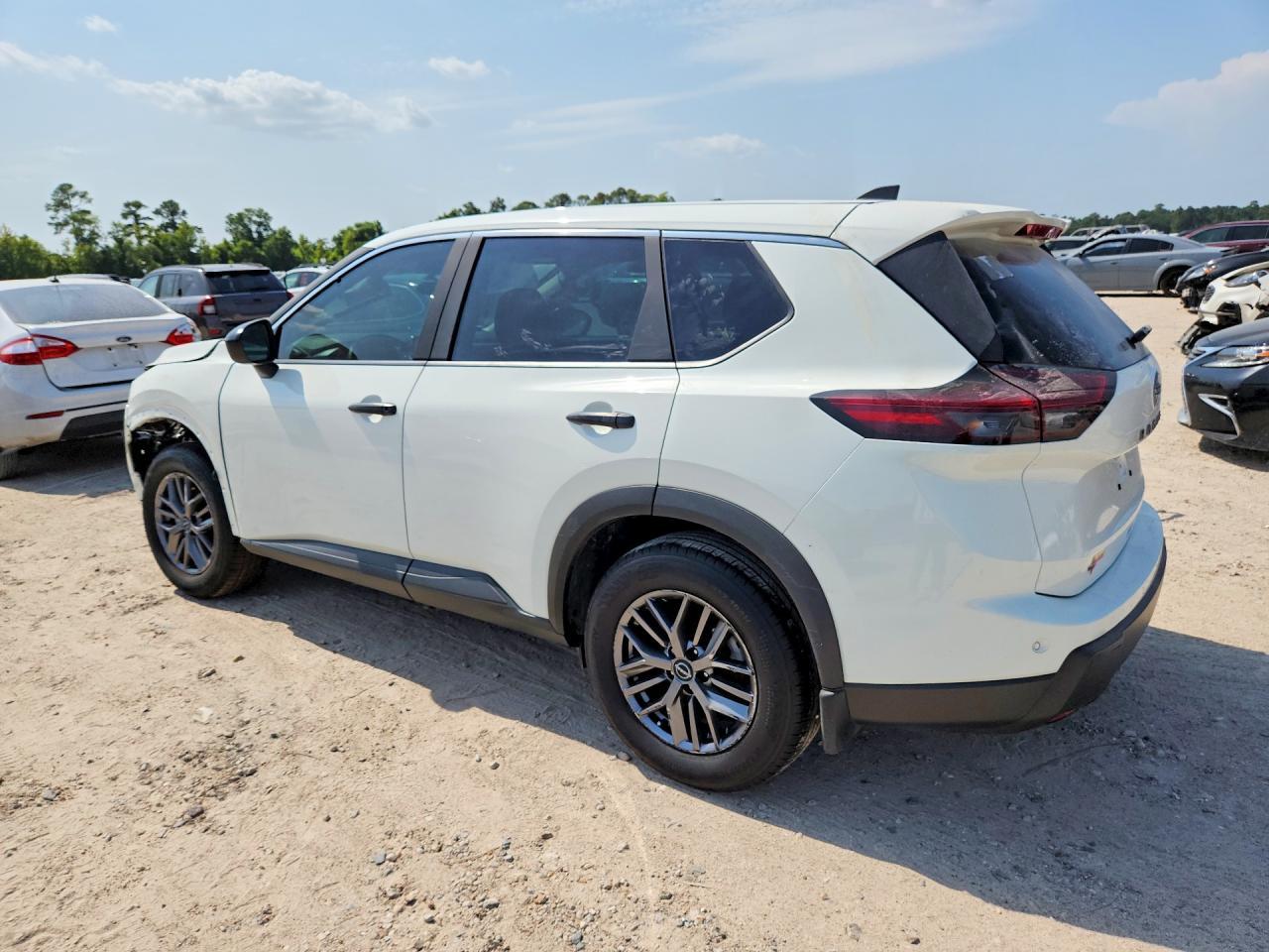 2026 Nissan Rogue S - Фото 2