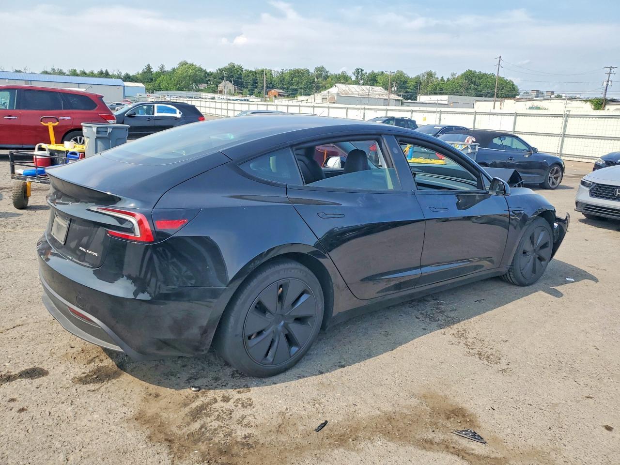 2024 Tesla Model 3 - Image 3