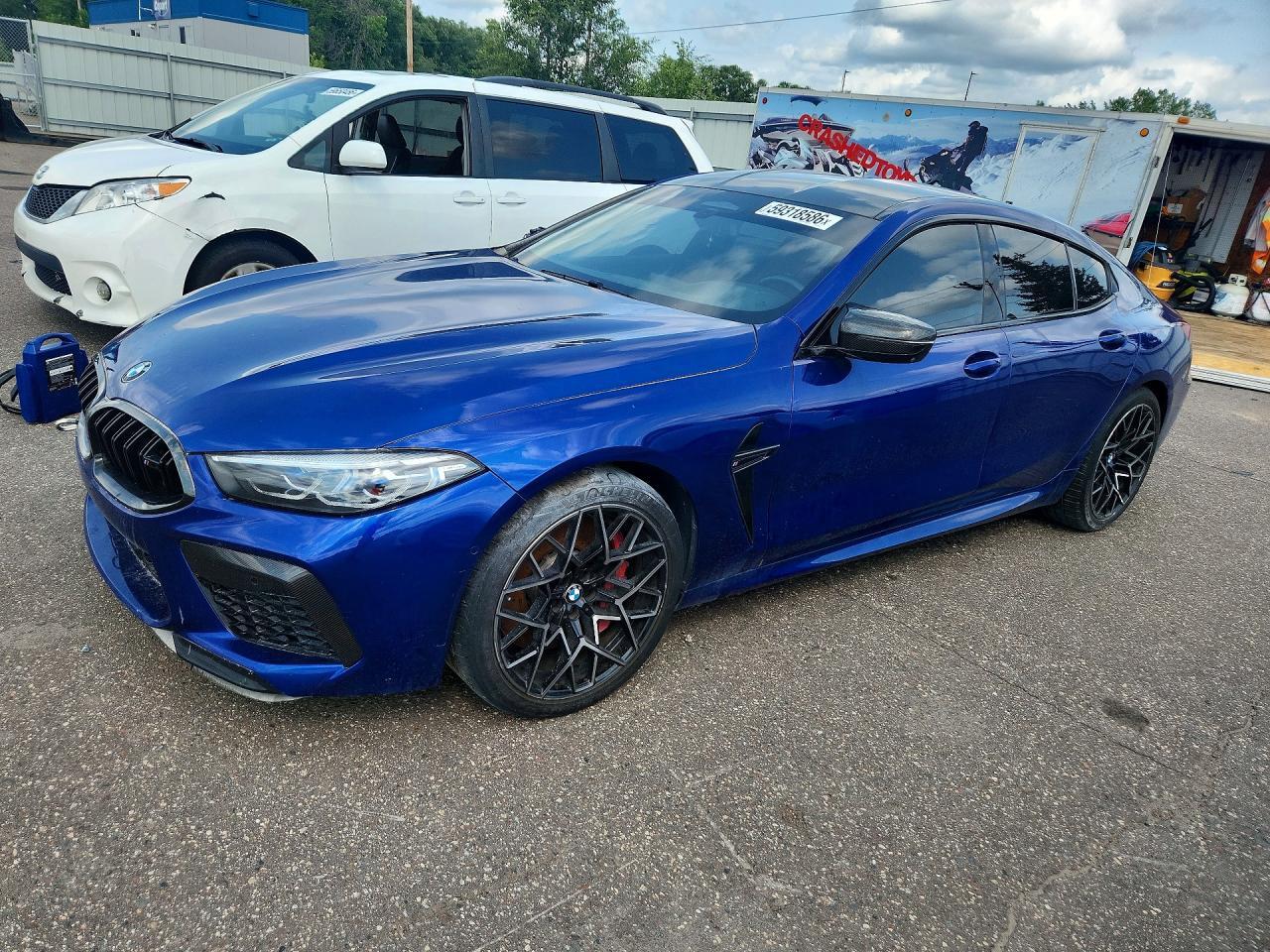 2022 BMW M8