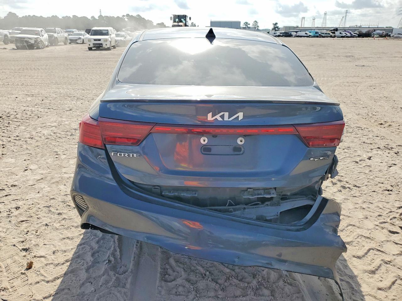 2024 Kia Forte Gt Line - Фото 6