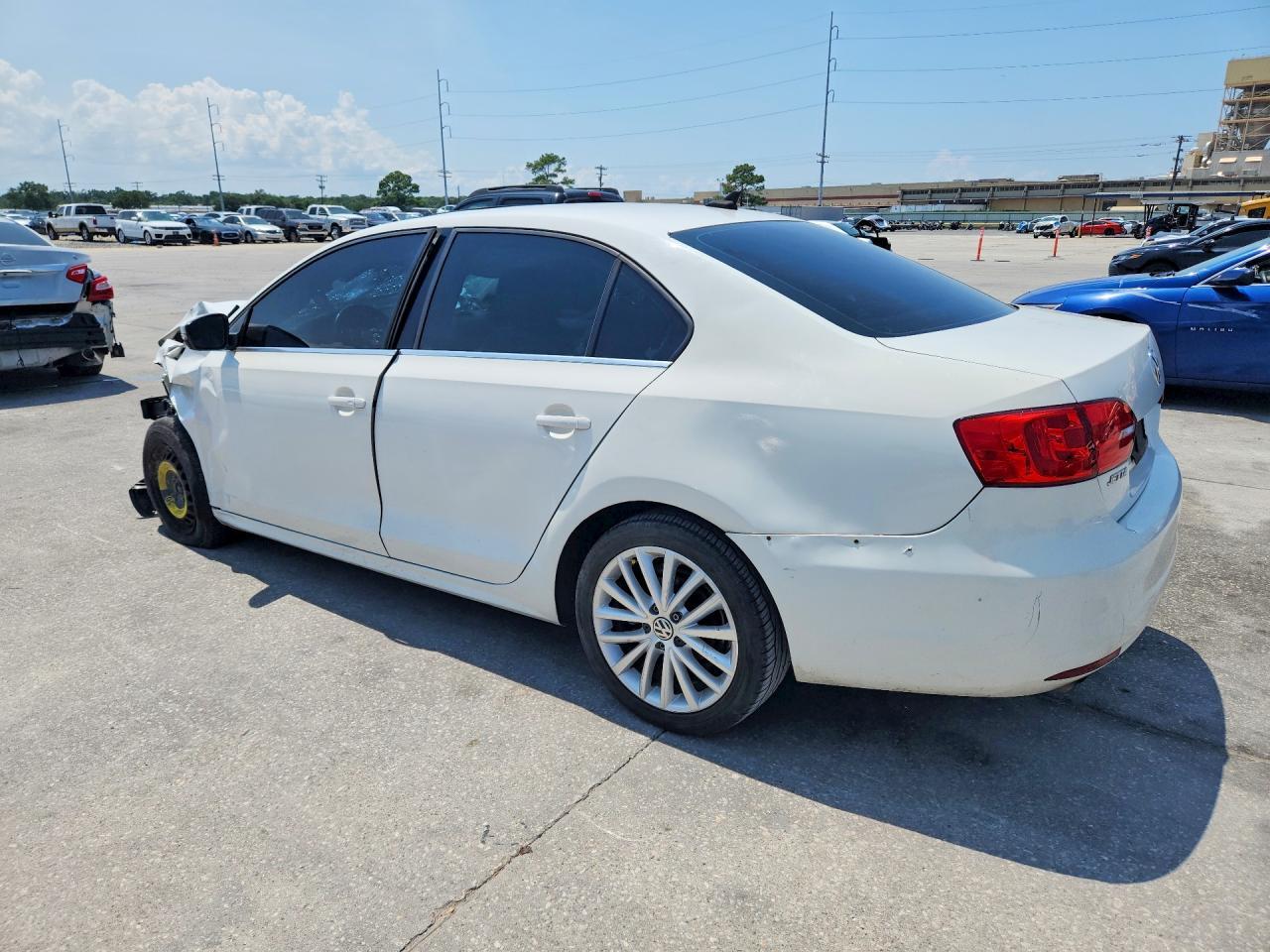 2014 Volkswagen Jetta - Image 2