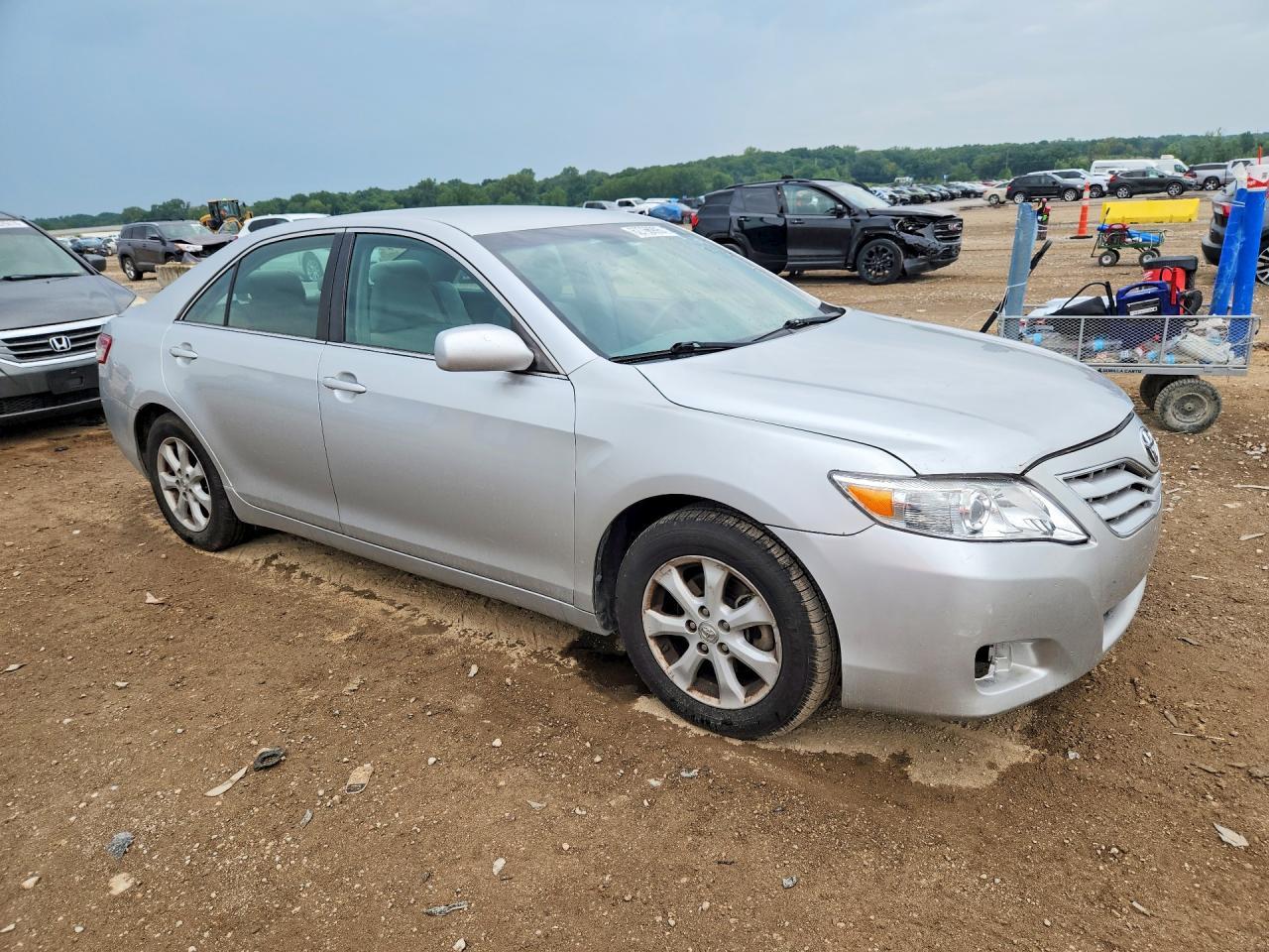 2011 Toyota Camry Le - Image 4
