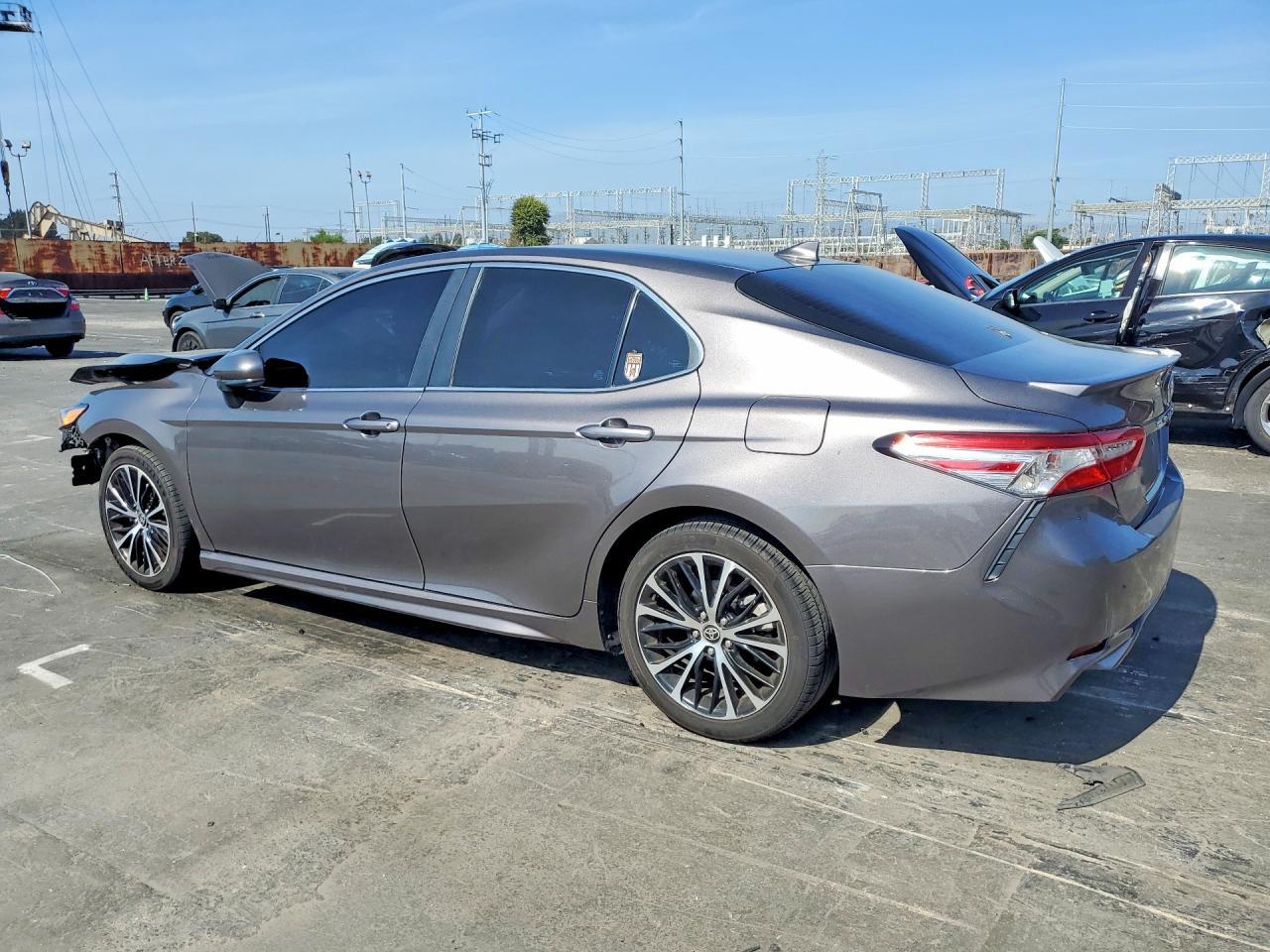 2020 Toyota Camry Se - Image 2
