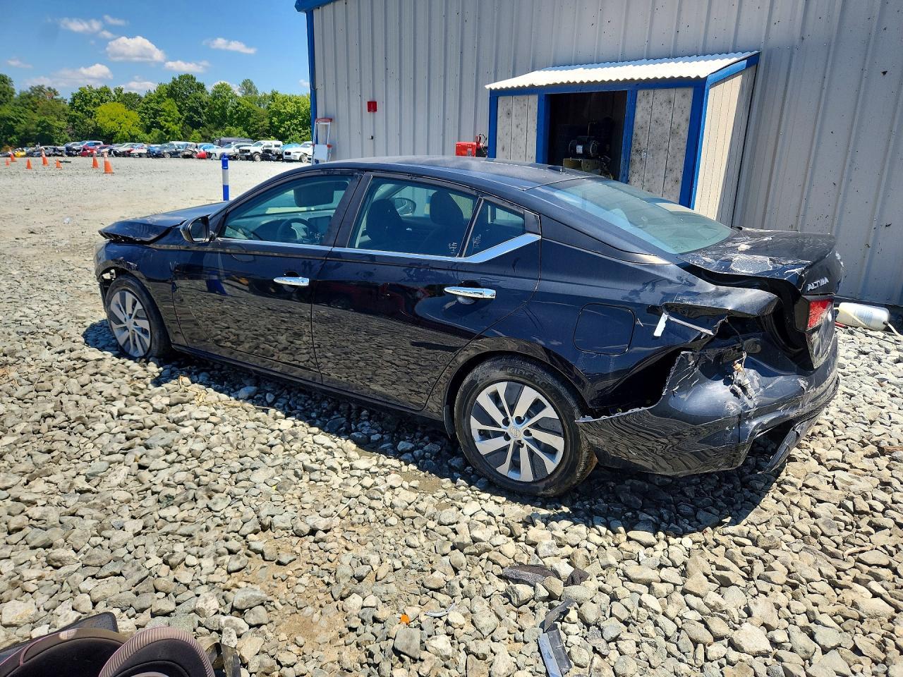 2020 Nissan Altima S - Фото 2