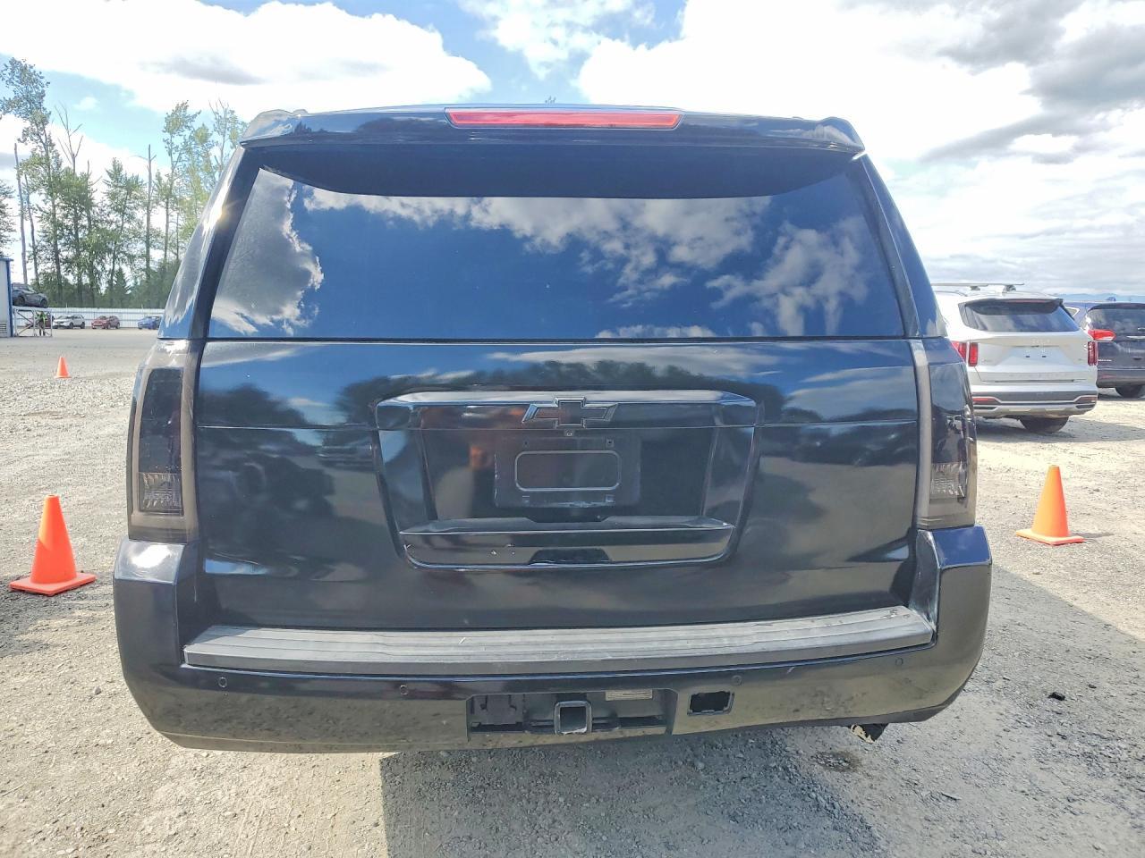 2019 Chevrolet Suburban C1500 Lt - Image 6