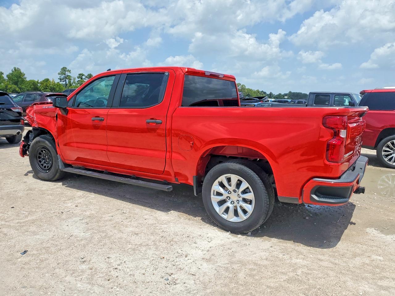 2024 Chevrolet Silverado C1500 Custom - Фото 2