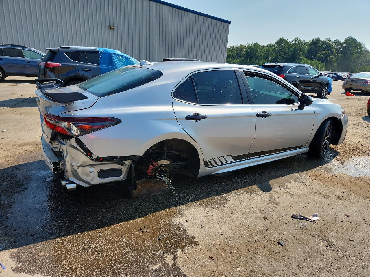 2021 Toyota Camry Se - Фото 3