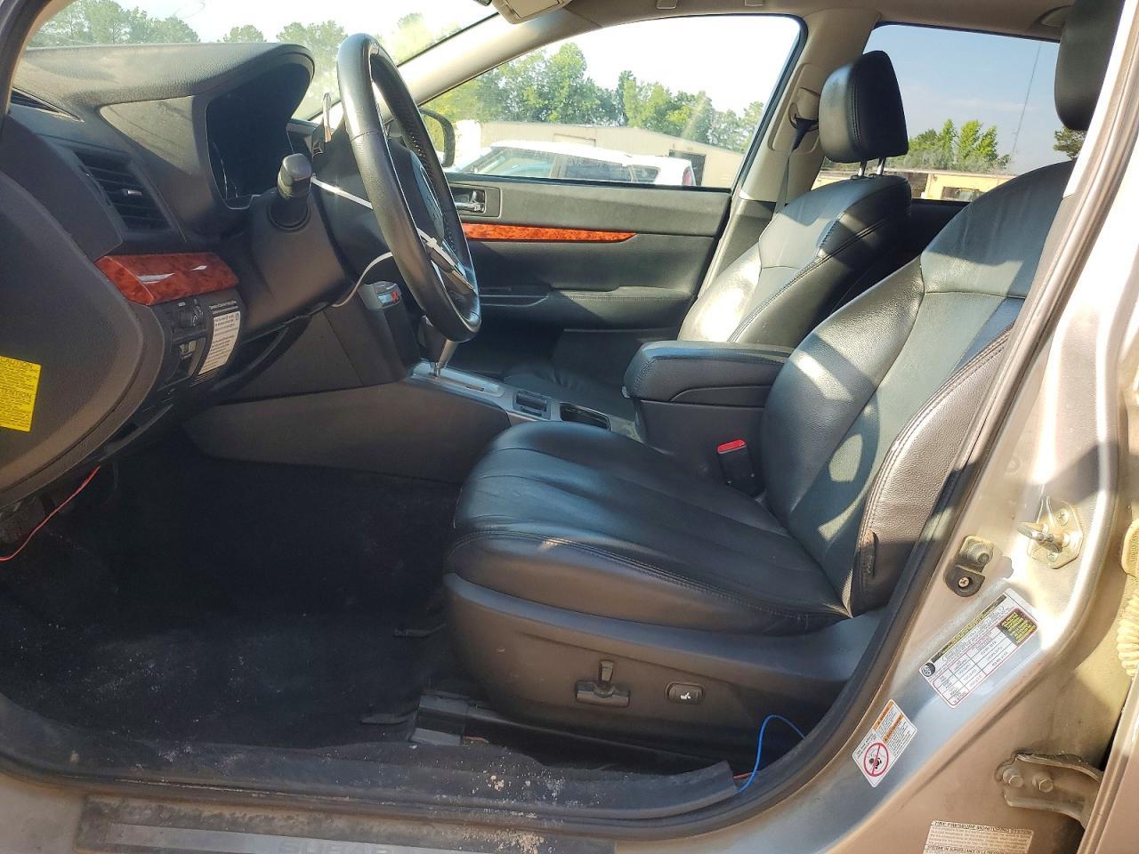 2010 Subaru Outback 2.5I Limited - Image 7