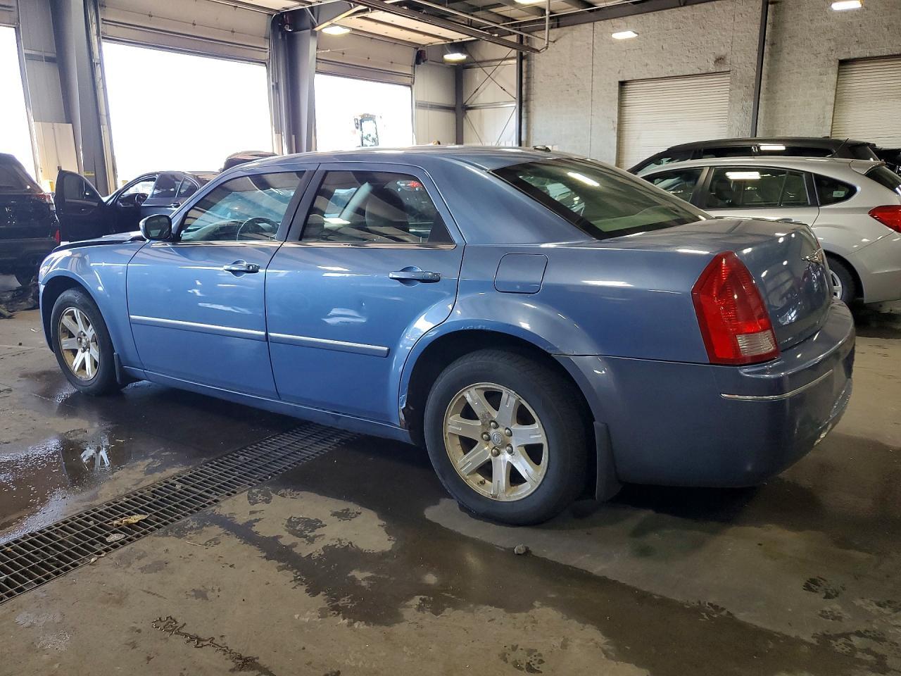2007 Chrysler 300 Touring - Image 2
