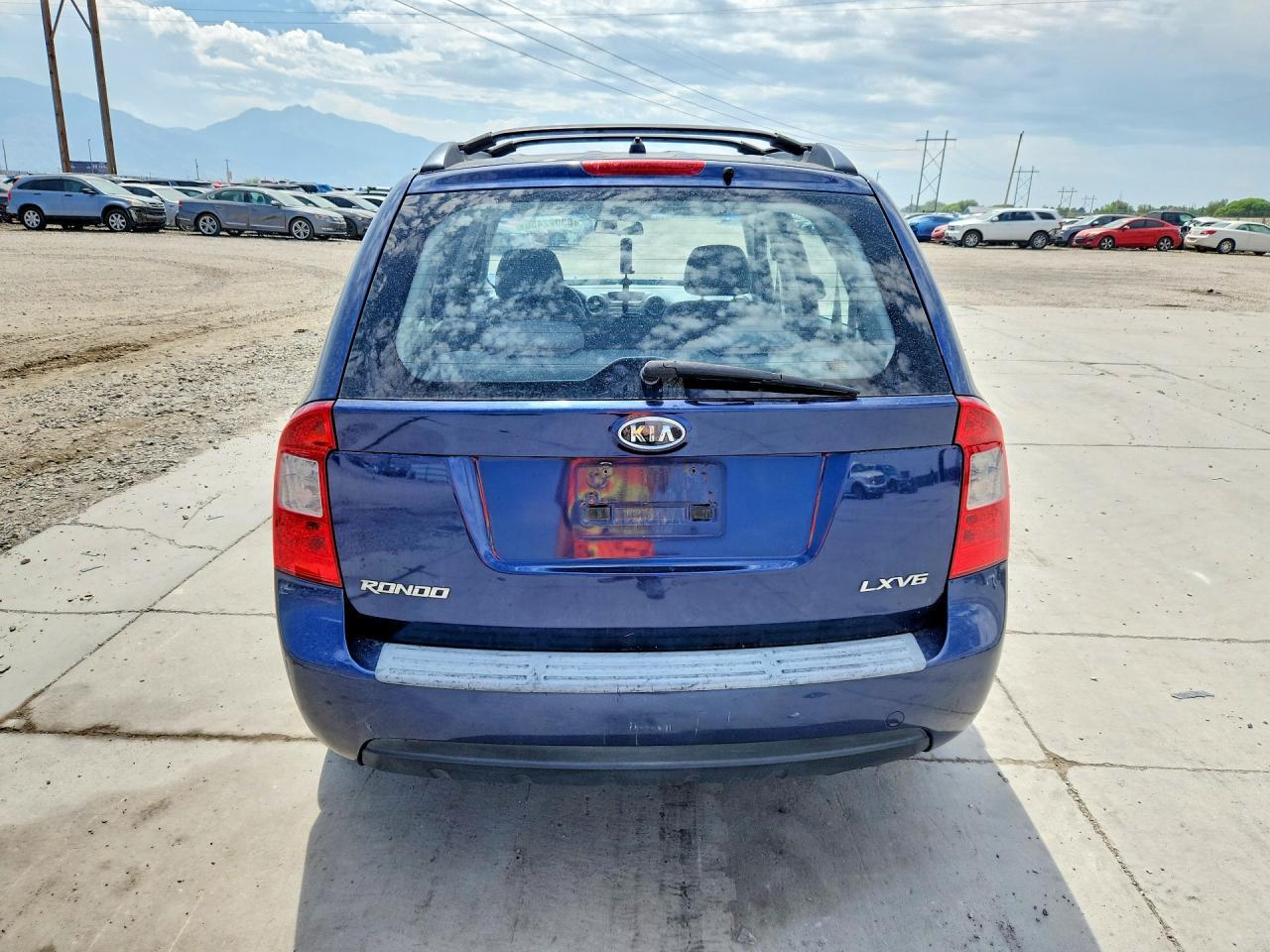2008 Kia Rondo Lx - Image 6