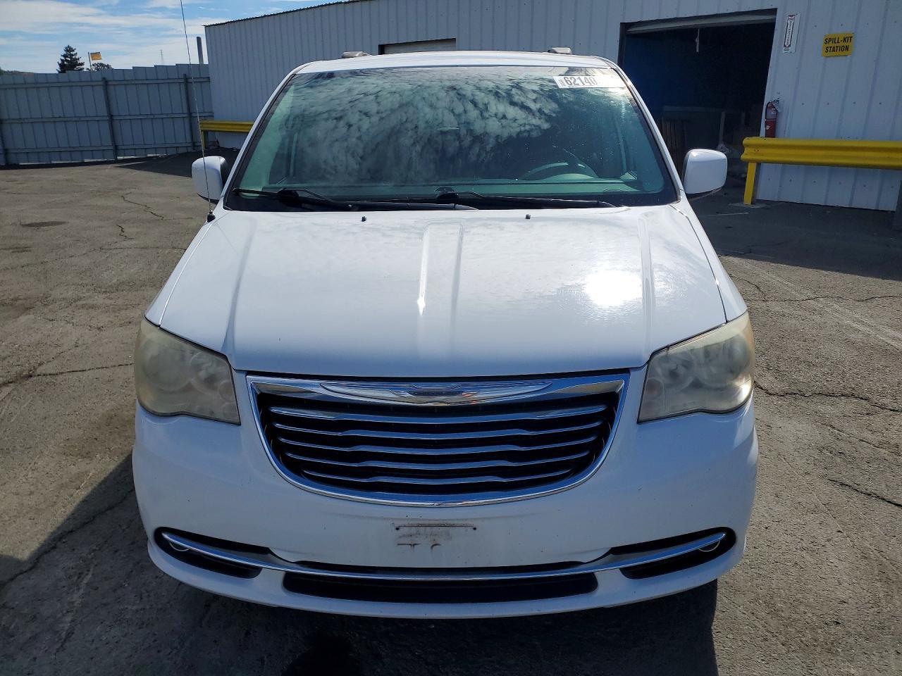 2014 Chrysler Town & Country Touring - Image 5