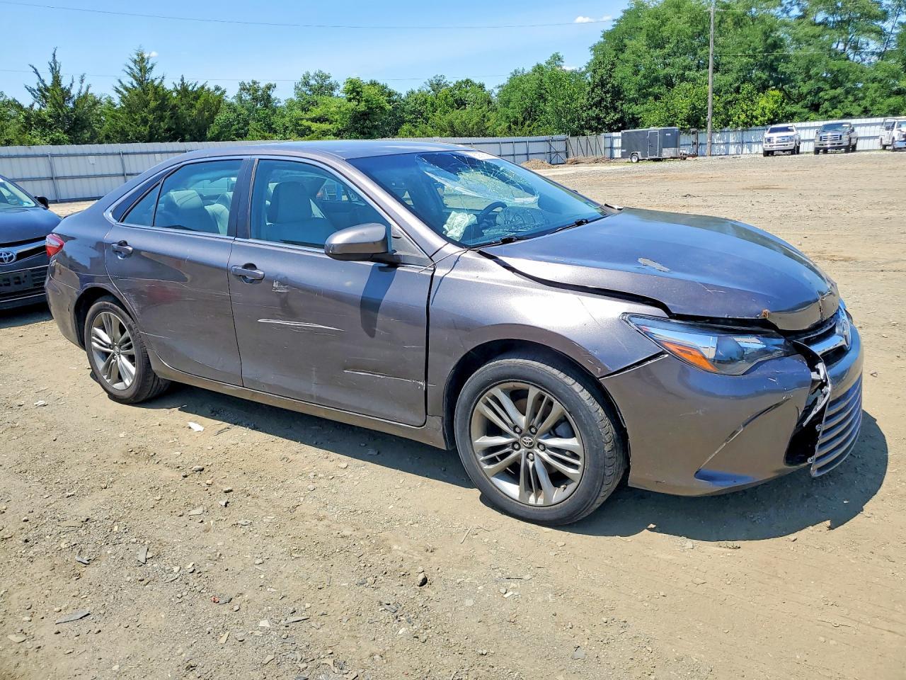 2016 Toyota Camry Se - Фото 4