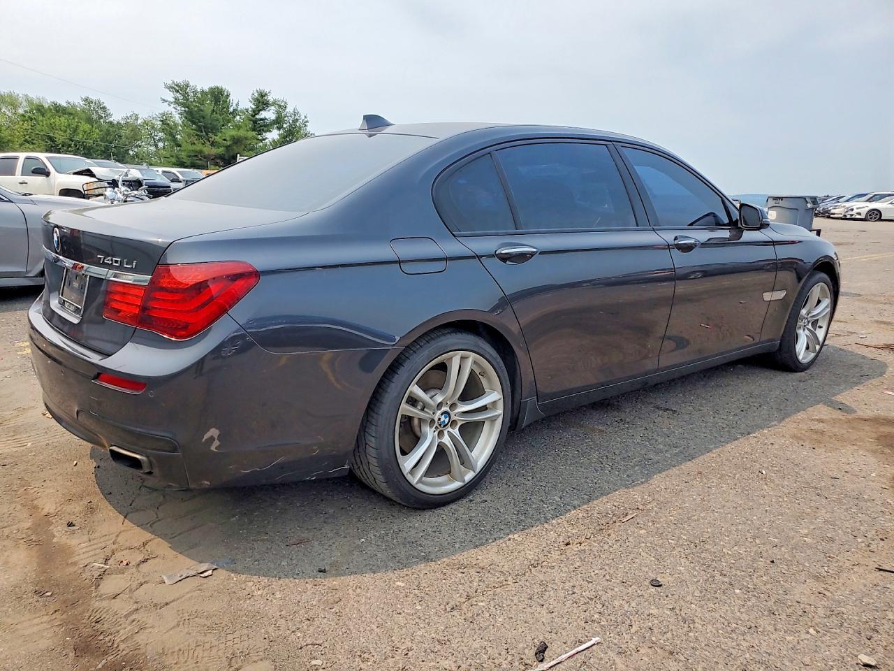 2013 BMW 740 Li - Фото 3