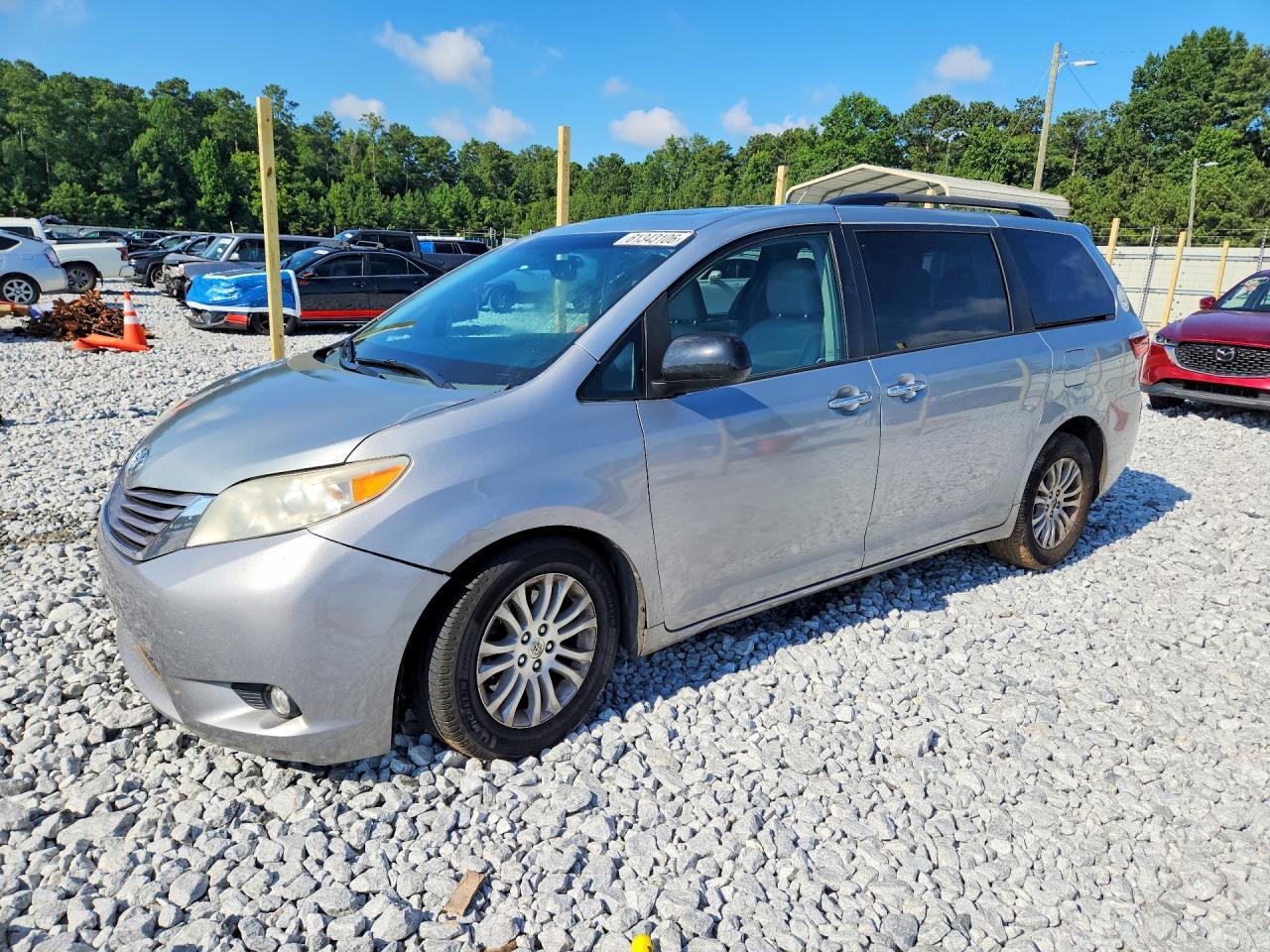 2015 Toyota Sienna Xle Premium 8-Passenger