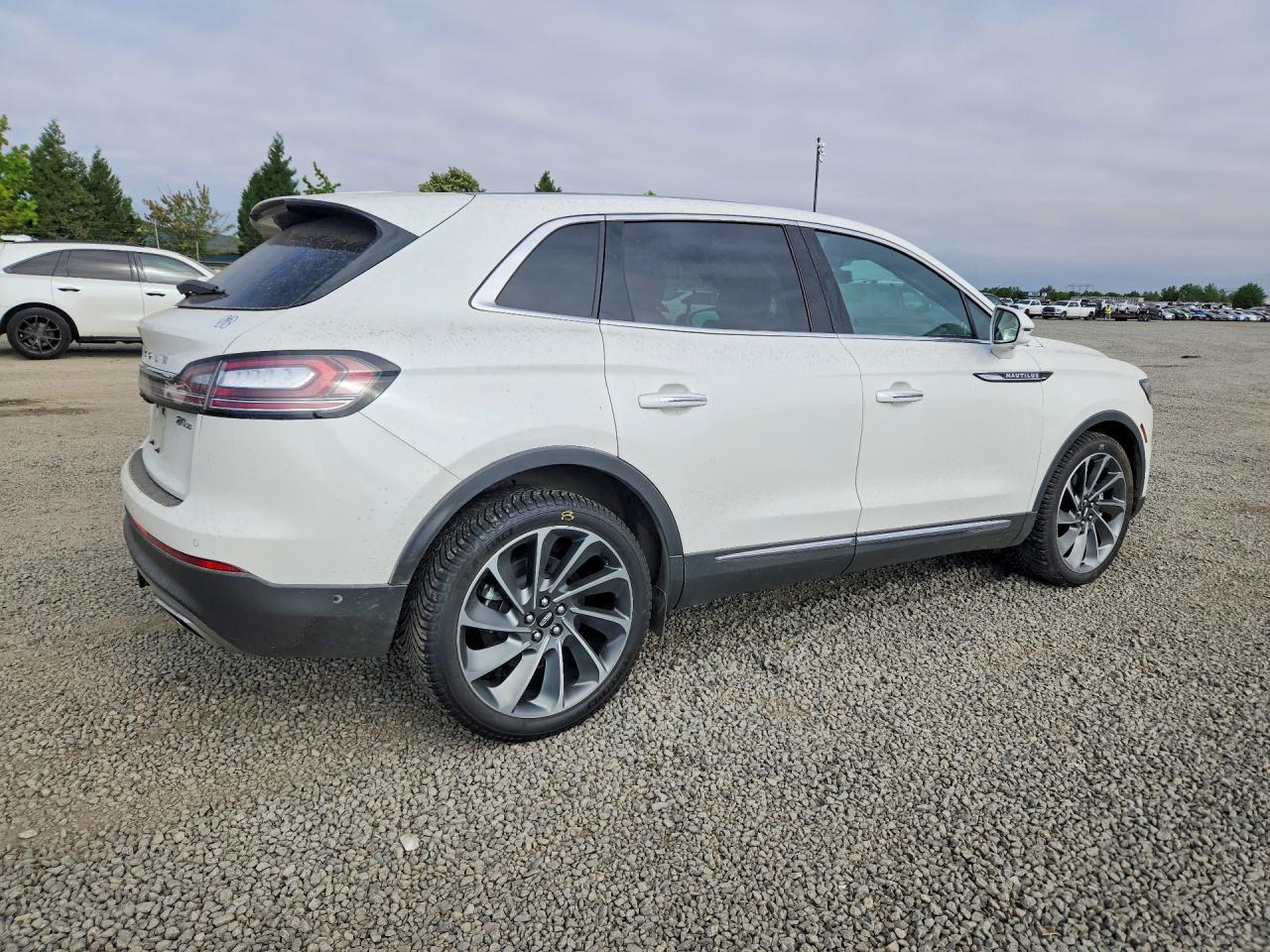 2020 Lincoln Nautilus Reserve - Image 3