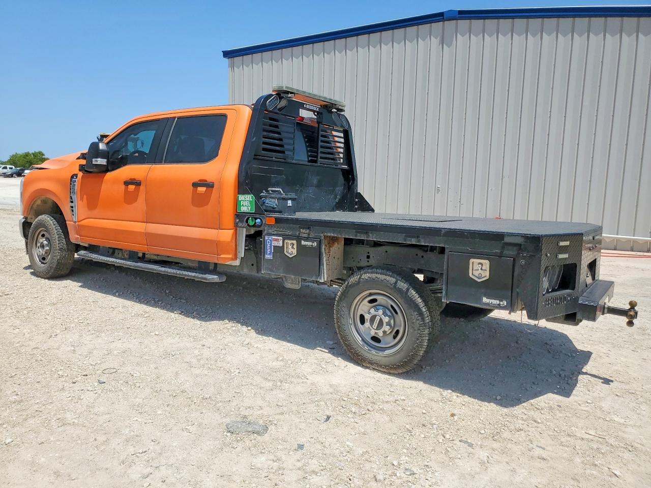 2025 Ford F250 Super Duty - Image 2