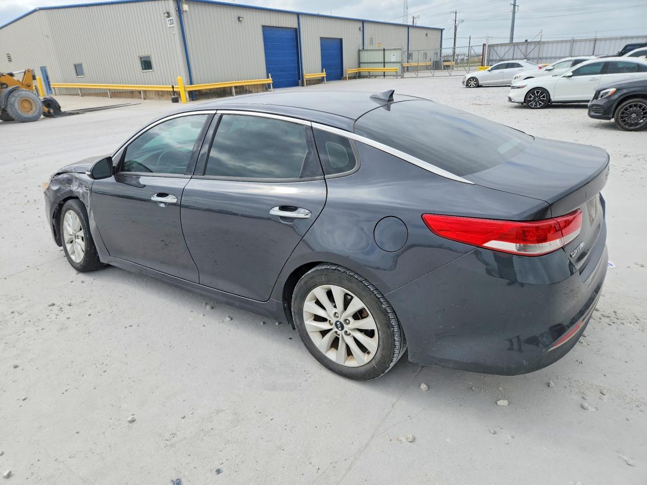2018 Kia Optima Ex - Image 2