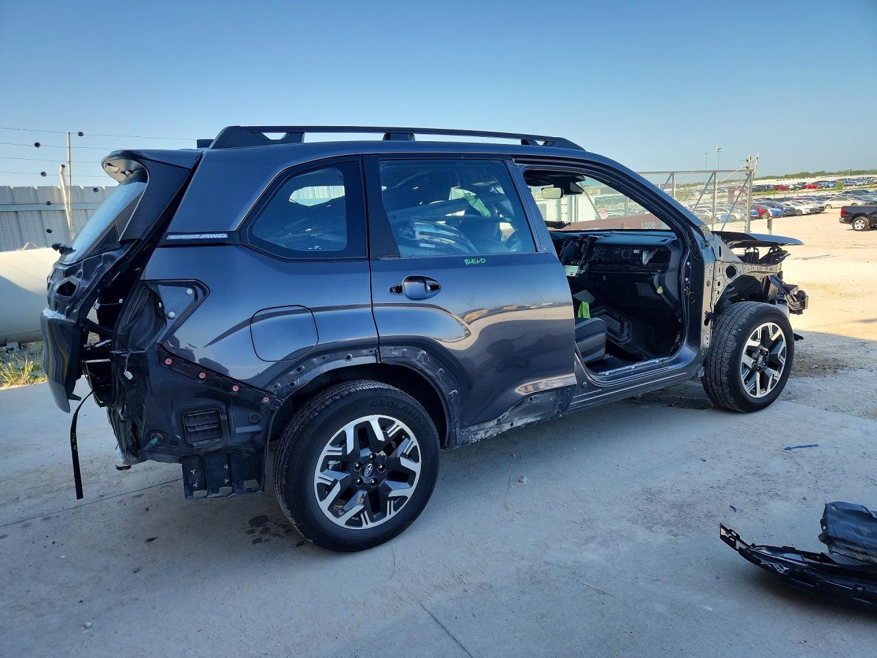 2025 Subaru Forester - Фото 3