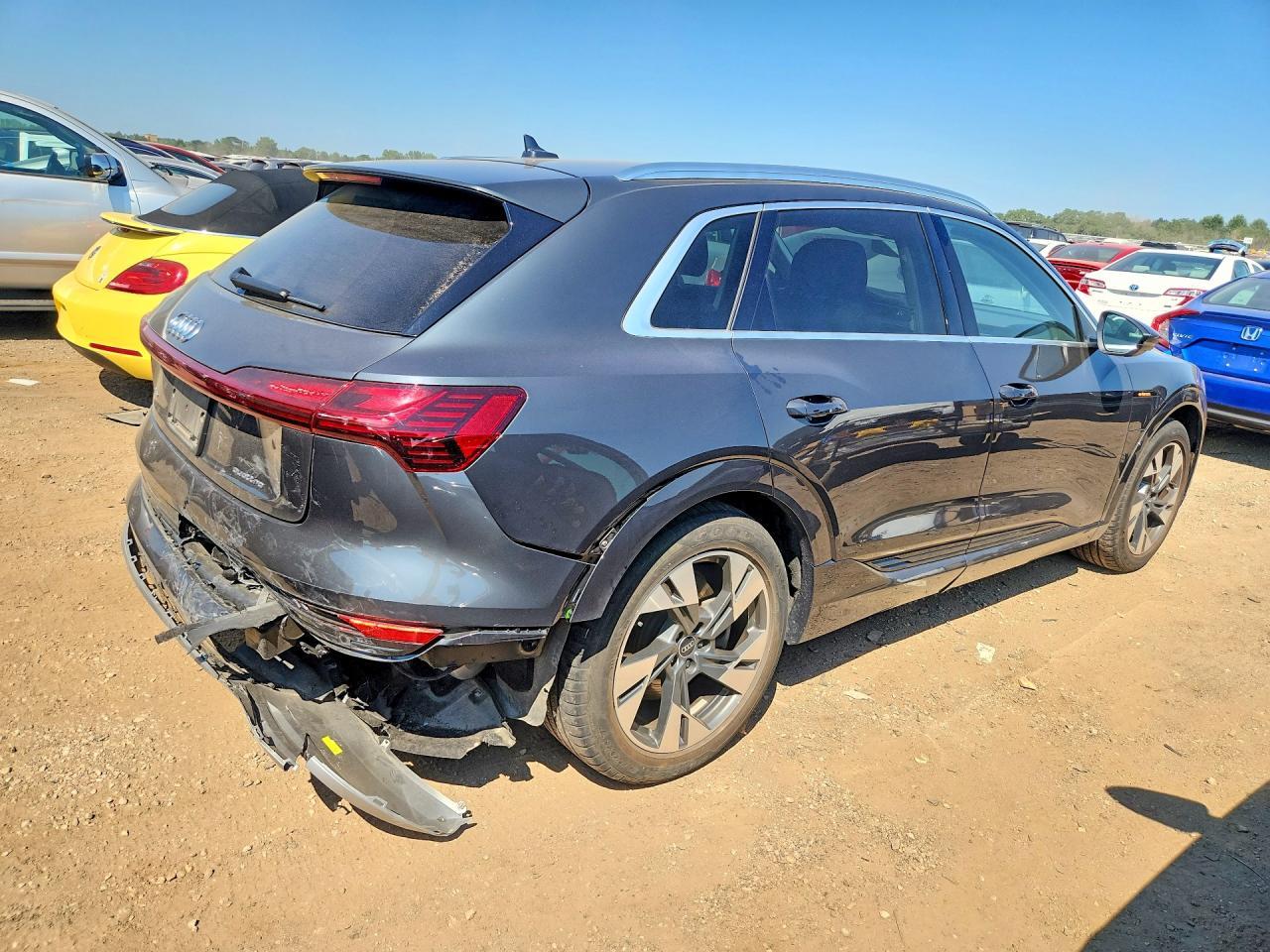 2021 Audi E-Tron Premium - Фото 3