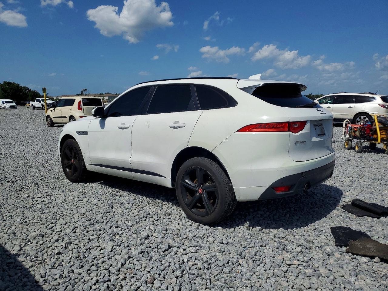 2018 Jaguar F-Pace R - Sport - Image 2