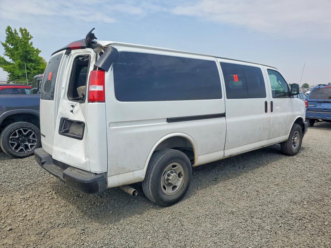 2025 Chevrolet Express G3500 Ls - Фото 3