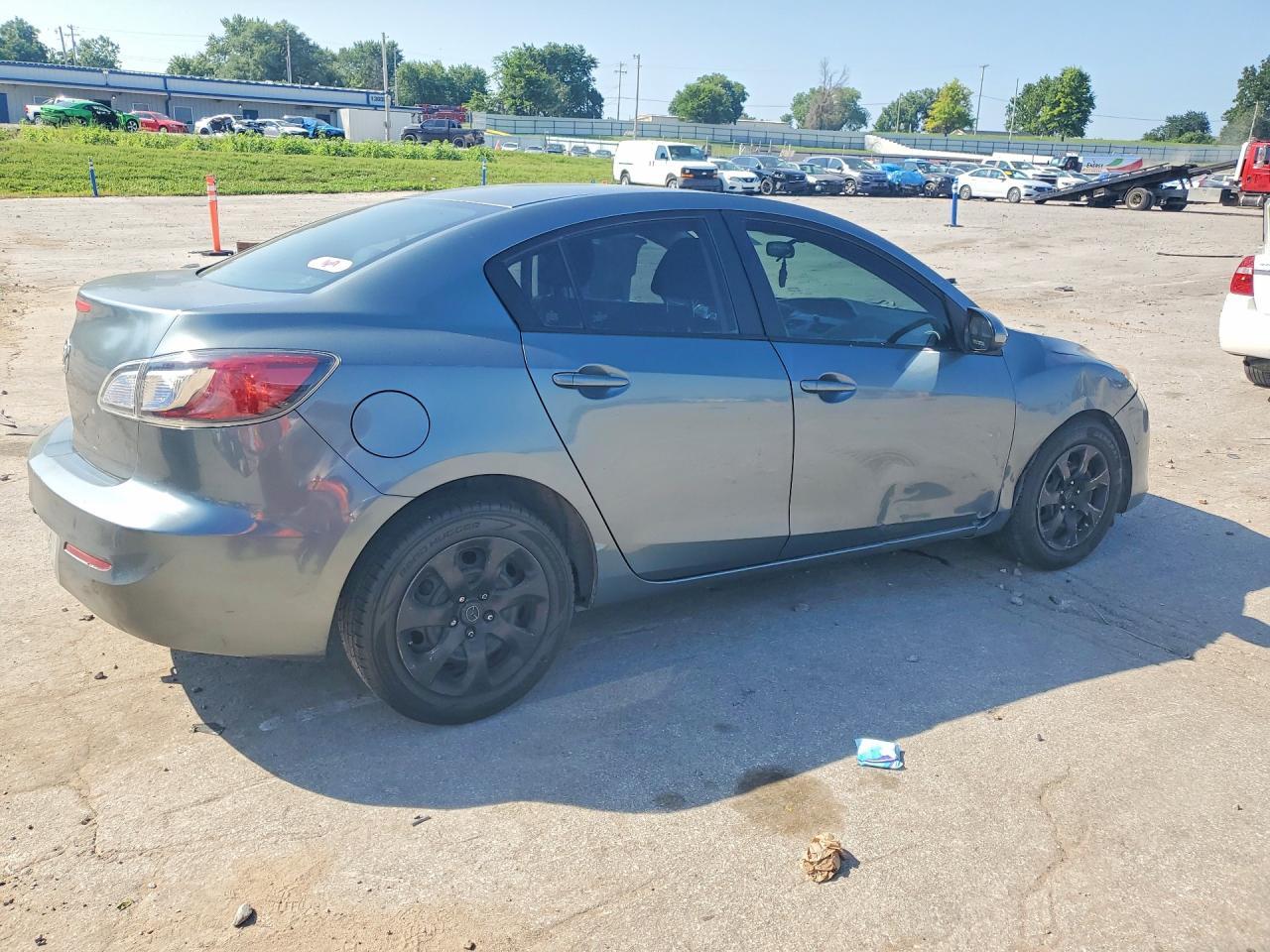 2013 Mazda 3 I - Image 3
