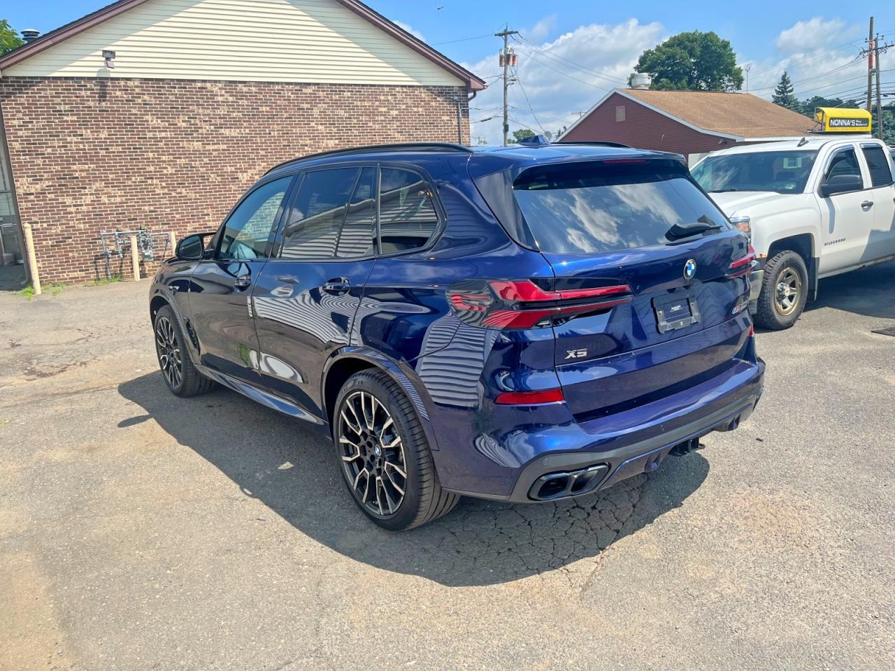 2024 BMW X5 M60I - Фото 2