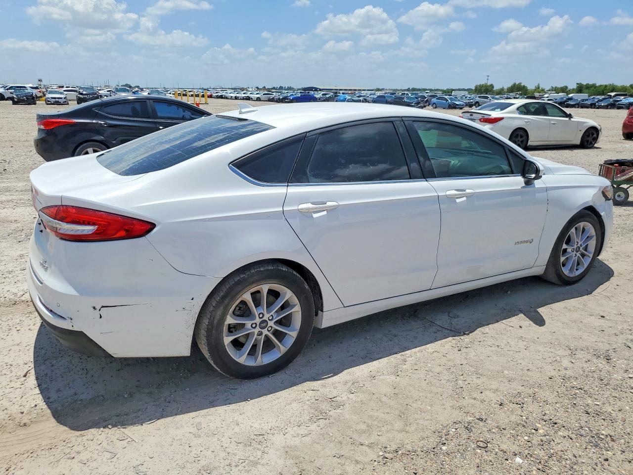 2019 Ford Fusion Se - Image 3