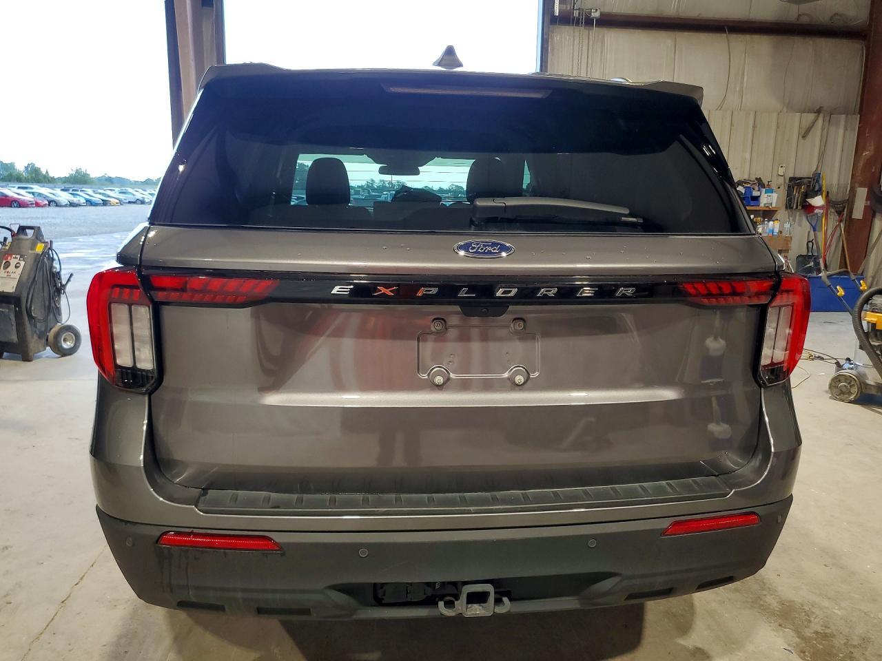 2025 Ford Explorer Active - Image 6
