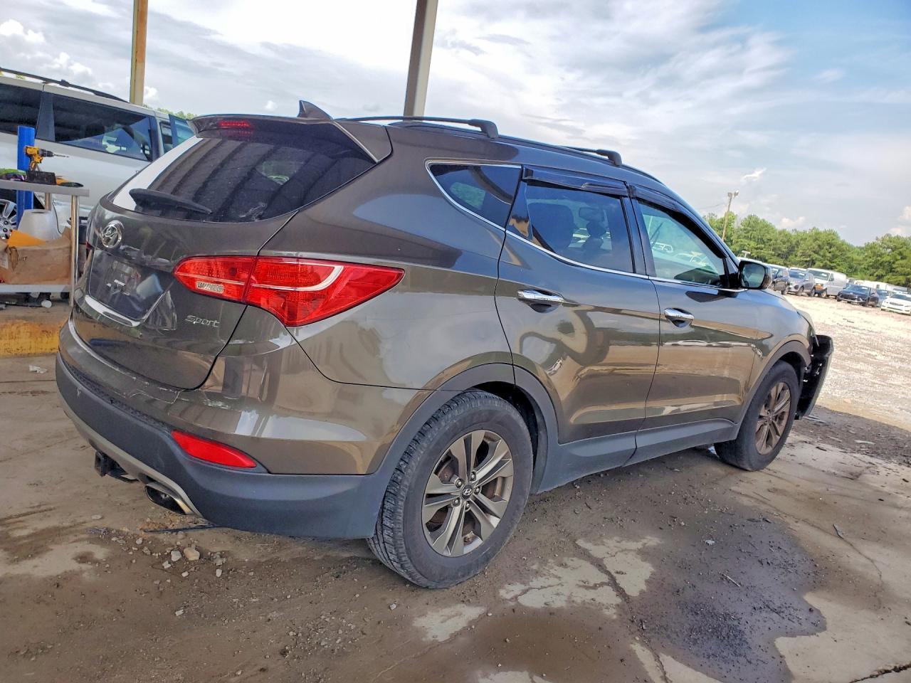 2014 Hyundai Santa Fe Sport 2.4L - Image 3