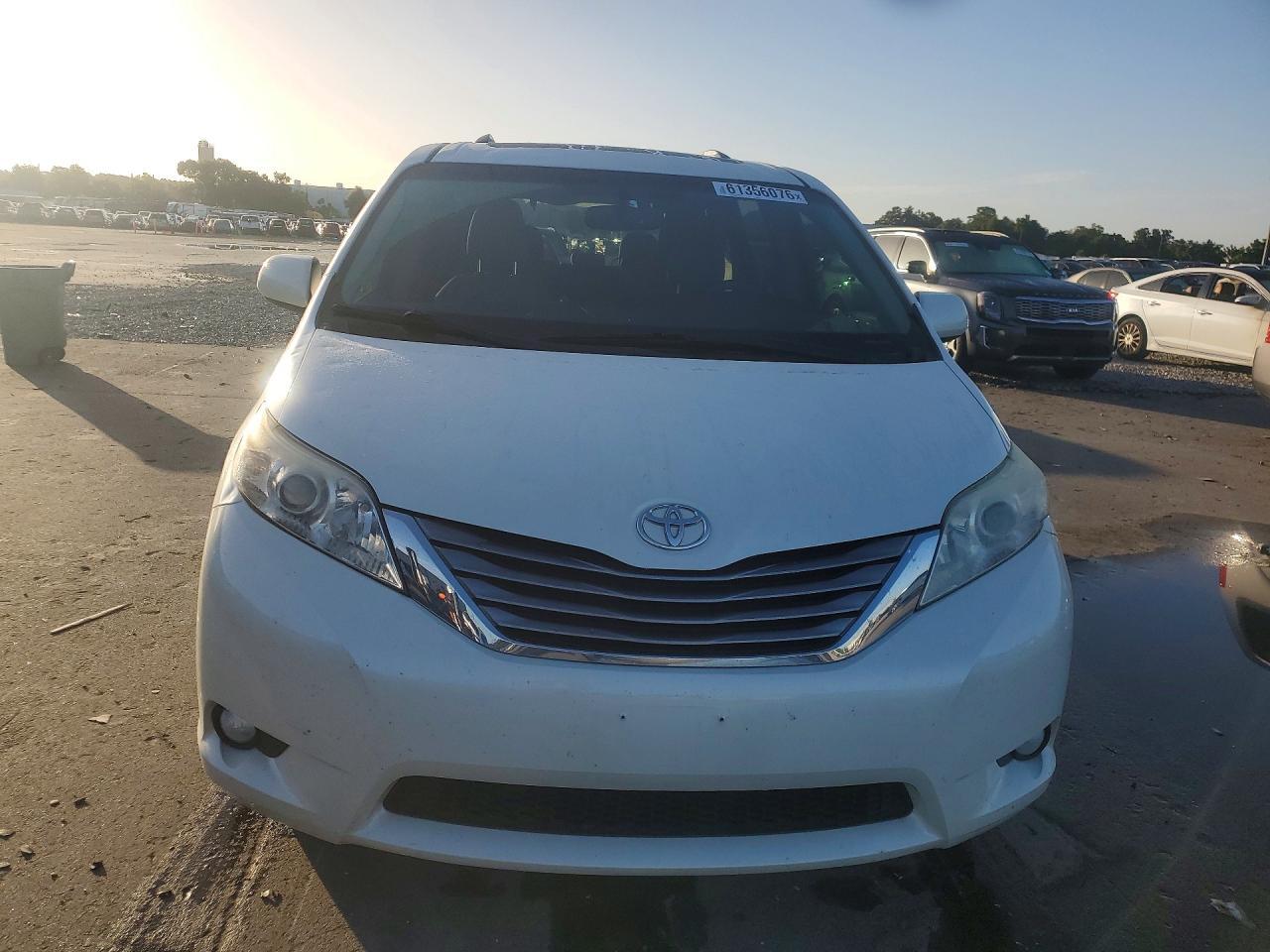 2017 Toyota Sienna Xle 8-Passenger - Фото 5