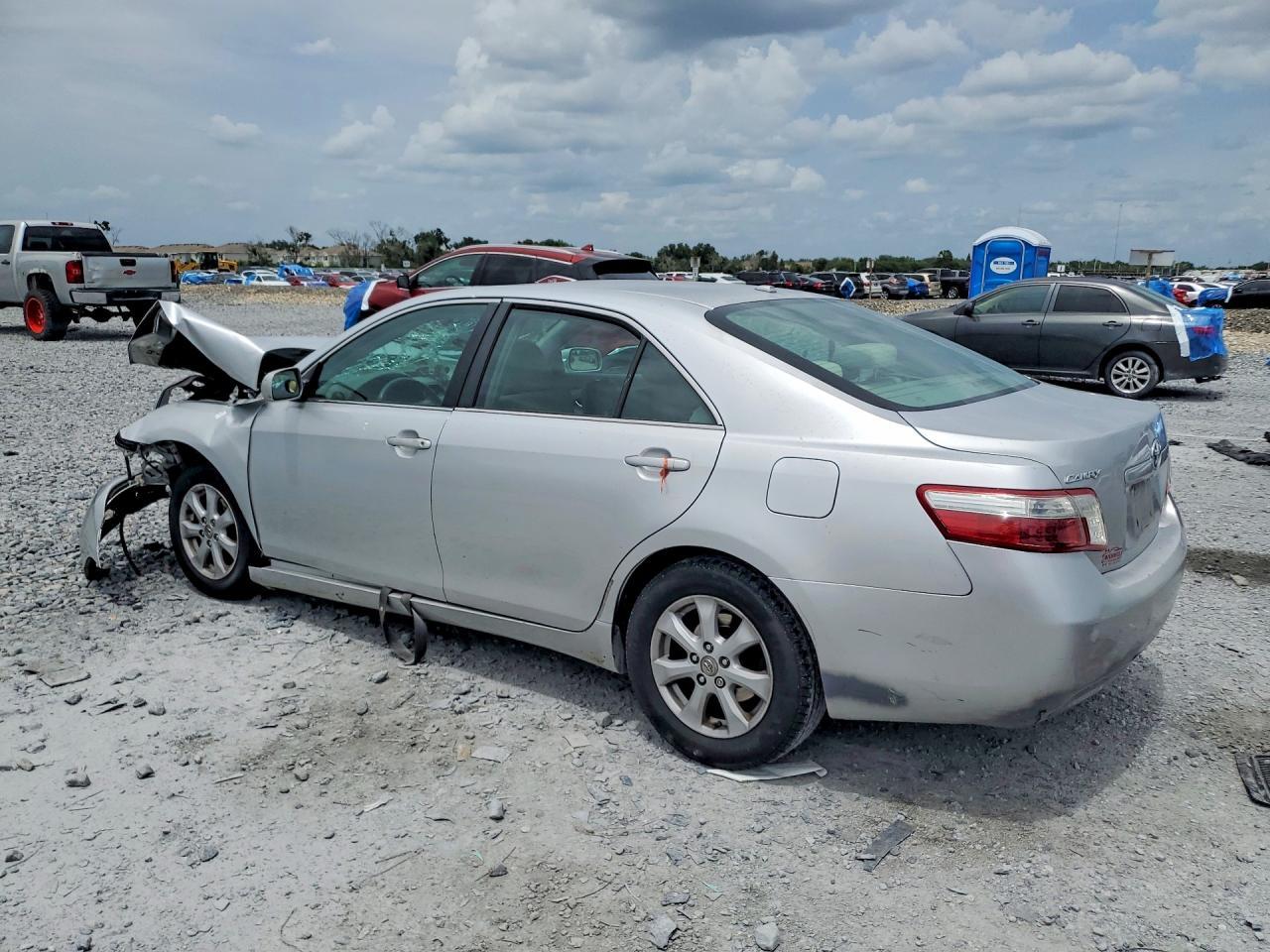 2010 Toyota Camry Le - Image 2