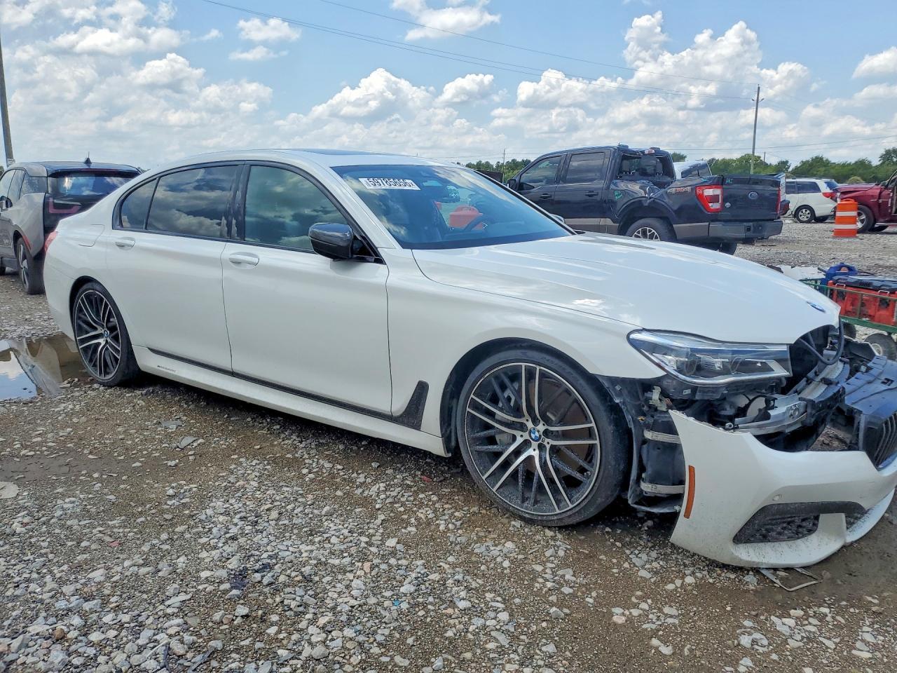2018 BMW 750 Xi - Фото 4