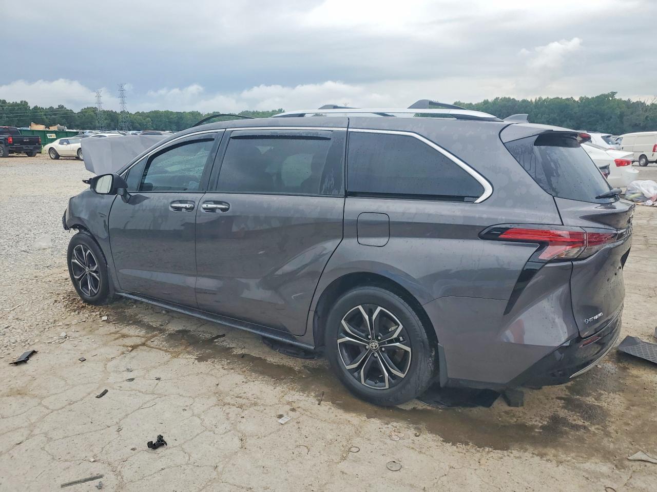 2025 Toyota Sienna Platinum 7-Passenger - Фото 2