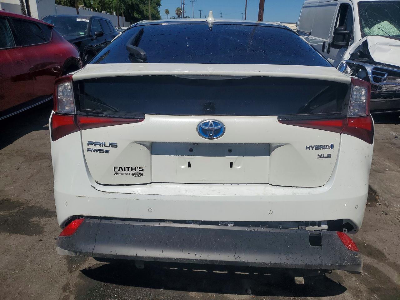 2020 Toyota Prius Xle Awd-E - Image 6