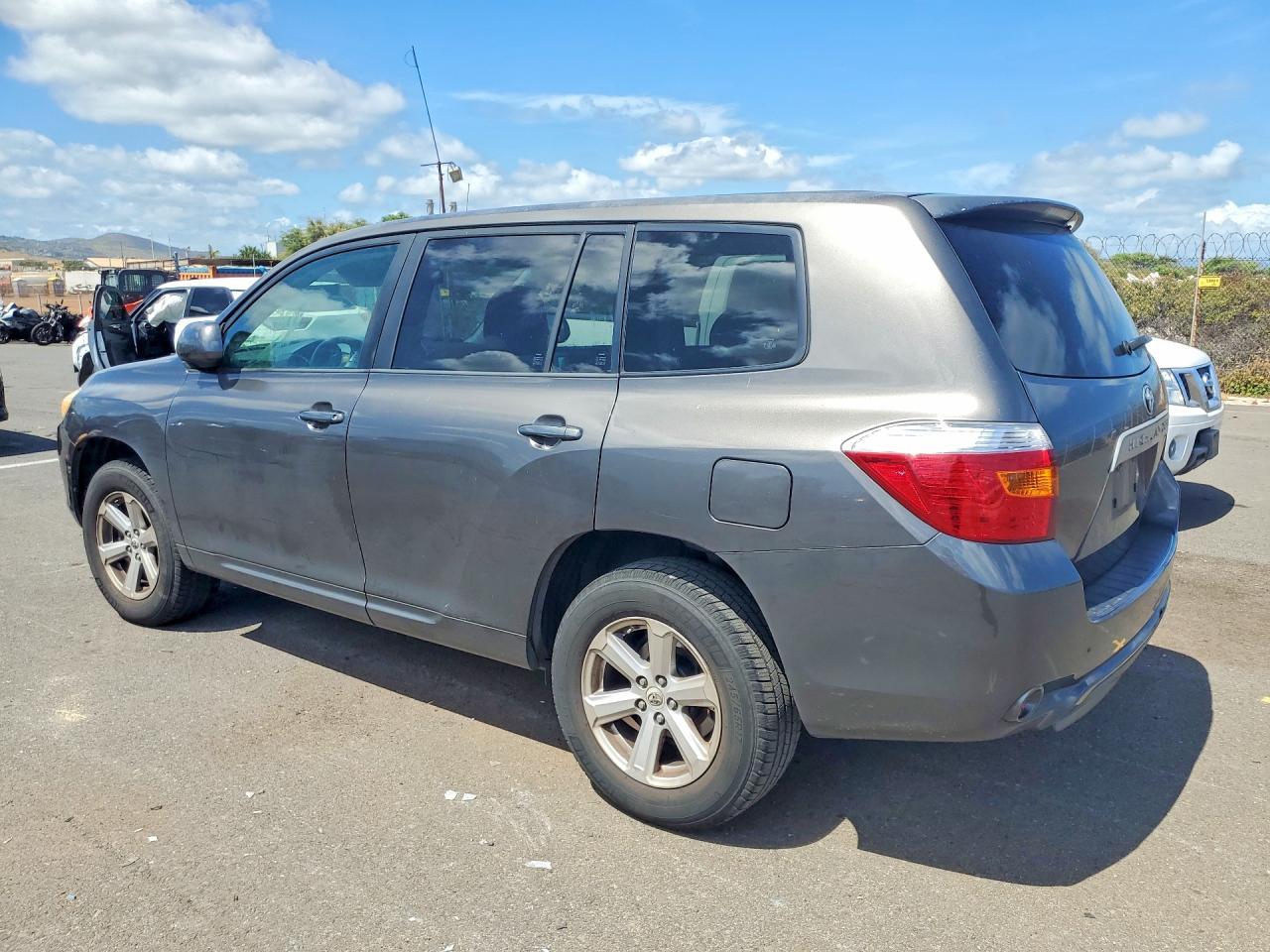 2010 Toyota Highlander Base - Image 2