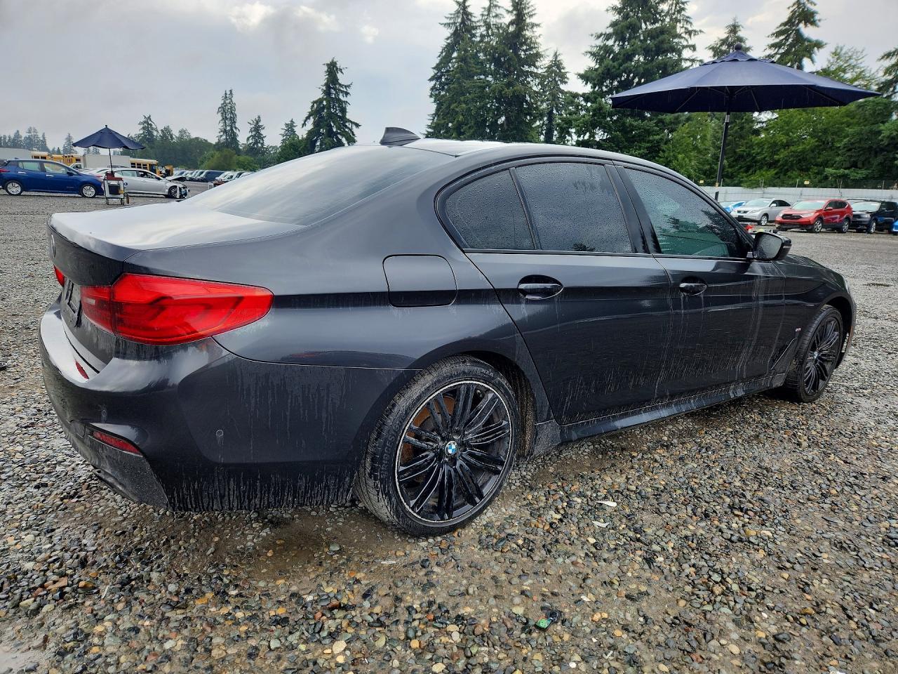 2020 BMW 530E - Фото 3